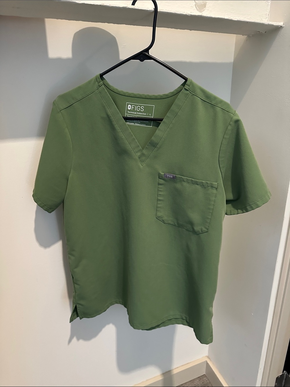 FIGS Women’s V-Neck Scrub Top in sage Green